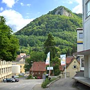 Markant ist der Rosenstein mit Burgruine in Heubach