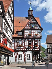 Rathaus und Rathausapotheke Bad Urach