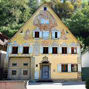 Haigerloch, das denkwürdige Großbayerhaus mit Giebelmalerei badarf wohl einiger Fürsorge (2016)