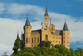 Hohenzoller-Burg bei Hechingen in der Schwäbischen Alb © oceanica