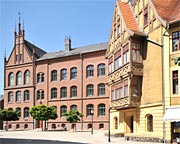 vom Martin-Luther-Platz in Nauen bietet sich dieses bauliche Bild.