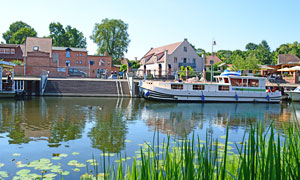 Alter Hafen am rathenower Stadtkanal, von der Wasserpforte aus gesehen