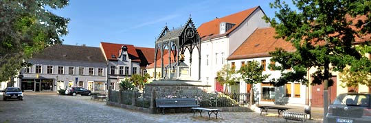 Gransee, Schinkelplatz mit Luisendenkmal