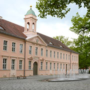 Neuruppiner Zentrum mit sattlichen Schinkelbauten, z.B. das alte Gymnasium