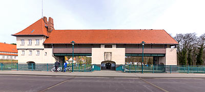 Kleinmachnow Schleusengebäude Teltowkanal #87487858 © Bernd Kröger