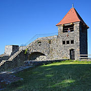 Bergfrie der 1825 abgerissebeb Burg - tolle Aussicht!