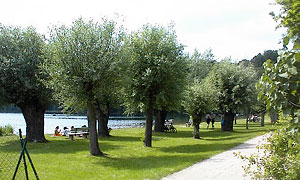 Goderns schöne Strandpromenade am Pinnower See