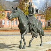 großherzogliche Reiterin am Alexandrinenplatz