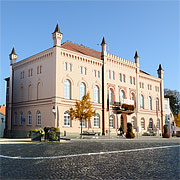 Sternberg in Mecklenburg, Marktplatz mit Rathaus rechts