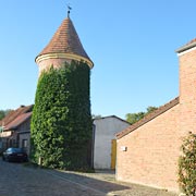 ziemlich neuer alter Mauerturm