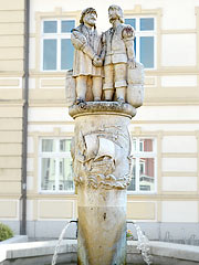 Demminer Brunnen mit Hinweisen auf hanseatische Traditionen