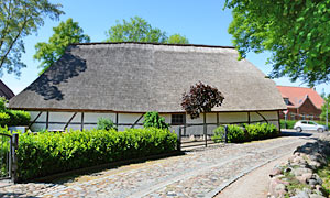 von der Pfarrscheune zum Kontaktpunkt: Dorf Mecklenburg
