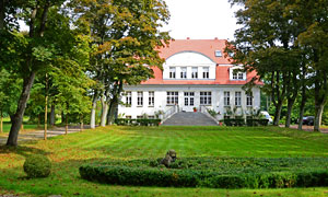 Gut versteckt liegt das Jagdschloss Schönwolde