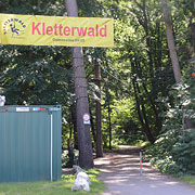 Action im kühlendem Kletterwald, wem es da nicht heiß wird. Aber nie auf eigene Faust!
