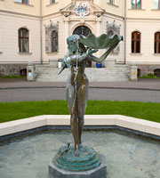 Anmut im Hof des Schlosses Ralswiek