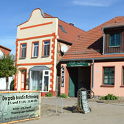 Durchgang zur Kulturscheune und zum Hof-Café am Markt von Richtenberg