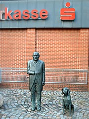 Kunst vor der Sparkasse Bassum