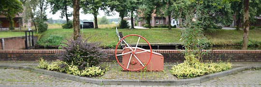 Ob Anker, Ruder, Steuerrad, ja ganze Schiffe, alt oder modern - lohnen den Landgang an der Hafenstraße von Haren