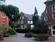 Meppen mit der Rentei links und schönen angrenzenden Wohnhaus