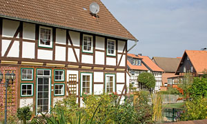 Mechtshausen im Harz, hier liegt im Ortsfriedhof Wilhelm Busch begraben