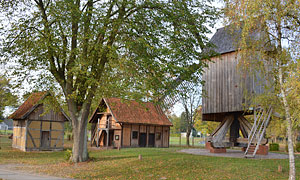 Londypark in Rethem an der Aller, naturkundlich informativ und mit dörflichen Sammelbauten