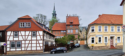 links Beguinenhaus, mitte Tillyhaus, oben Pankratiuskirche, rechts Altes Amtshaus