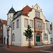 Das relativ jznge ehemalige Rathaus ist heite Kulturzentrum der Stadt Nordenham