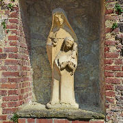 Geilenkirchen, Nischenfigur in der Klostermauer