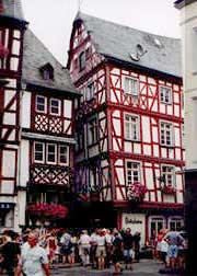 Bernkasteller Gasse im Besucherstrom