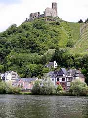 Bernkastel Festung an der Mosel © Maria Douwma