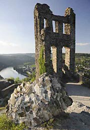 Ruine Grevenburg an der Mosel © Fotolyse #32398292