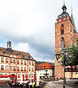 Rathaus und Kirche