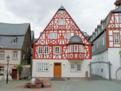 Kirchberg im Hunsrück, Fachwerk mit Erker am Marktplatz