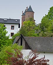 Bertradaburg bei Mürlenbach. Stand hier die Wiege Karl des Großen?