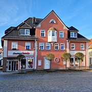 bunte Marktumbauung  von Jessen