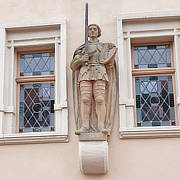 Roland am Rathaus Oebisfelde, mit Schwert und Sttadtwappen