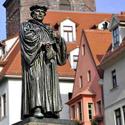 Eisleben Lutherdenkmal auf dem Marktplatz © steschum