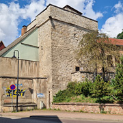 Eckturm mit historischer Gefängniszelle