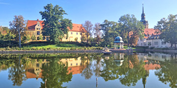 Bad Lauchstädt(Sachsen-Anhalt), Kurpark mit Stadtkirche
