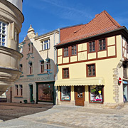 Grauer Hof (Bildmitte)