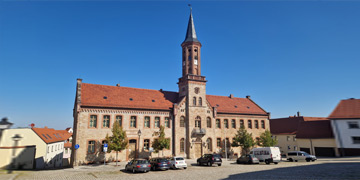 Rathaus Könnern neoklassizistisch gegliedert, erbaut 1862