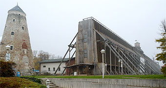 Gradierwerk mit Soleturm im ältesten deutschen Solbad