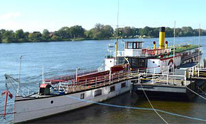 Lauenburg: Raddampfer Kaiser Wilhelm