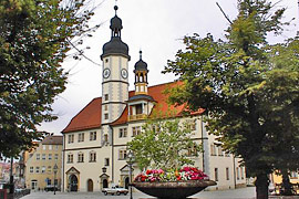 Rathaus und Stadtkirche am Markt in Eisenberg