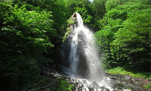 Brotterode-Trusetal: künstlich angelegter Wasserfallsgraben