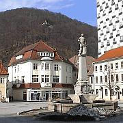 Suhl mit Waffenschmiedbrunnen am Markt